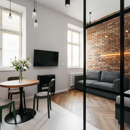 Native Dluga 24i3 アパート *